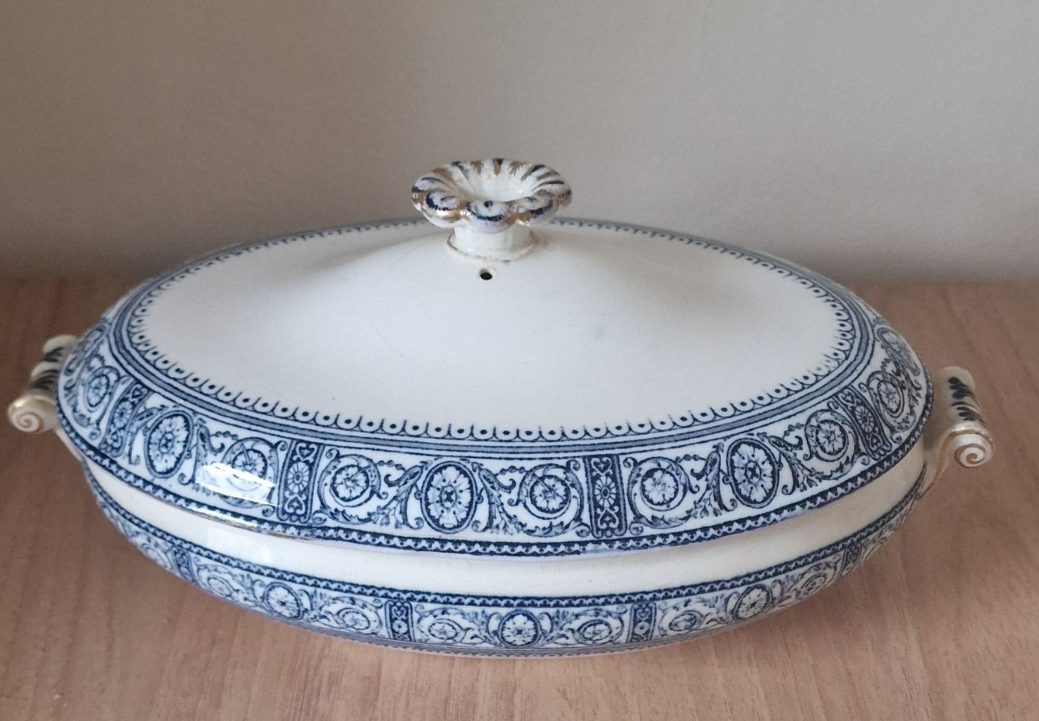 Wedgwood blue and white lidded tureen, c.1769-1780